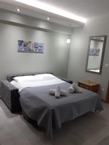 Posteľ alebo postele v izbe v ubytovaní ONAR by the sea Luxurious Apartments