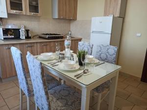 Dapur atau dapur kecil di Beautiful Mountain View Apartment