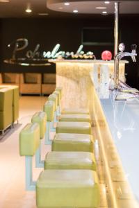 Posezení v ubytování Hotel Osada Karbówko Wellness & SPA
