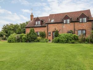 an old brick house with a large yard at Lawn Farm Cottage in Gloucester