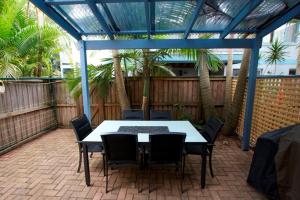 En balkong eller terrass på Byron Bay Accom Unit 3 41 Childe Street - Belongil Beach Apartment