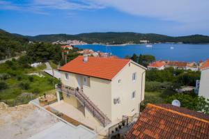 Gallery image of Apartment Sandra (2+2) with a breathtaking view 2 in Vis