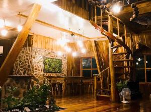 曼巴豪Camiguin Volcano Houses - A-Frame house的相册照片