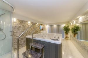 a large bathroom with a tub and a shower at Dom wczasowy Anna Maria in Sierockie +56 photos