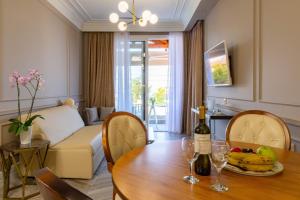 Кът за сядане в Ormos Luxury Suites Ammos