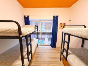 Ένα ή περισσότερα κρεβάτια σε δωμάτιο στο Arc House Gracia +42 φωτογραφίες