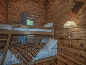 a bedroom with two bunk beds in a log cabin at Bungalow in Sirdal in Tjørhom