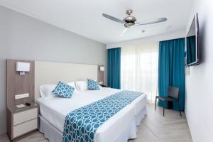Postel nebo postele na pokoji v ubytování Hotel Riu Papayas - All Inclusive