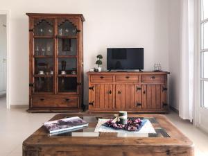 A television and/or entertainment centre at Panoramic View Balcón del Atlántico