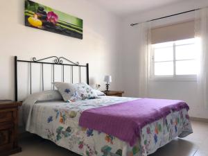 A bed or beds in a room at Panoramic View Balcón del Atlántico Még 22 kép