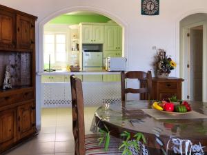 A kitchen or kitchenette at Panoramic View Balcón del Atlántico