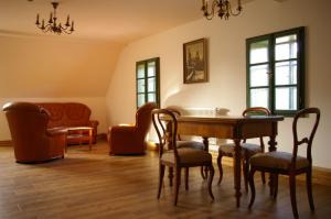 a dining room with a table and chairs at Penzion Manský Dvůr in Dolní Žandov