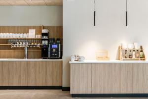 a counter in a room with a coffee shop at Arco Smart Hotel in Arco