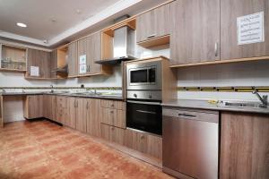 Kuchyň nebo kuchyňský kout v ubytování Feel Hostels City Center