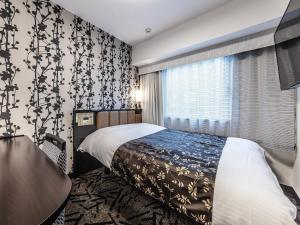 a bedroom with a large bed and a large window at APA Hotel Roppongi SIX in Tokyo