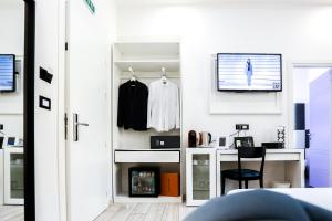 TV a/nebo společenská místnost v ubytování Escape Luxury Suite - CA Domus Collection
