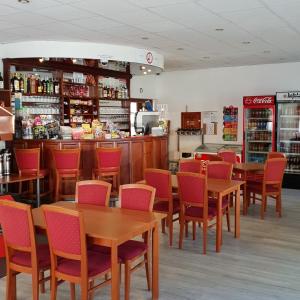 Lounge nebo bar v ubytování Chaty U Skály Kytlice