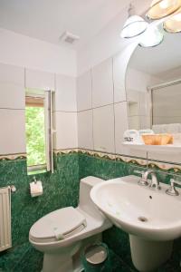 Hotel Bastion tesisinde bir banyo