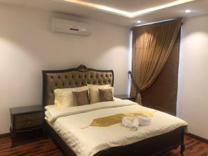 Gallery image of Royal Guest House Lahore Cantt in Lahore