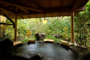 A garden outside Seiryu-so