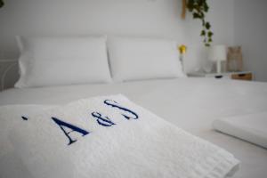 Posteľ alebo postele v izbe v ubytovaní Anemoss Saranti