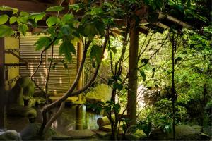 A garden outside Seiryu-so