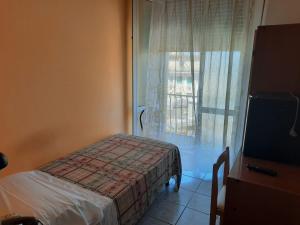 A bed or beds in a room at Hotel Vittoria