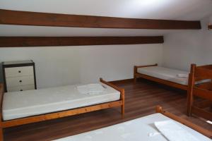 Giường trong phòng chung tại Alizés
