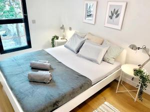 Postel nebo postele na pokoji v ubytování Elegant Beach Flat