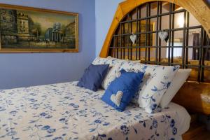 a bedroom with a bed with blue and white pillows at Al Sasseto B&B in Montagnana
