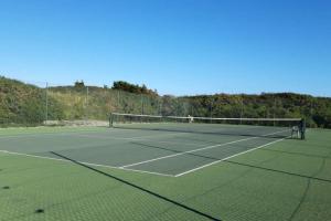 Tennis at/o squash facilities sa Bel Appartement 11 au rez chaussée vue mer au Maeva o sa malapit