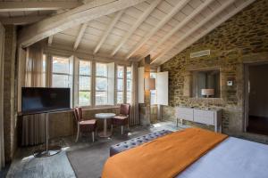 a bedroom with a bed and a tv in a room at Vila Gale Douro Vineyards in Armamar