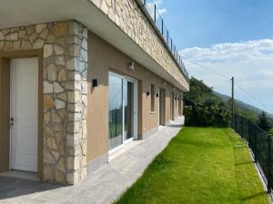 Gallery image of Appartamenti vista lago in Castelletto di Brenzone