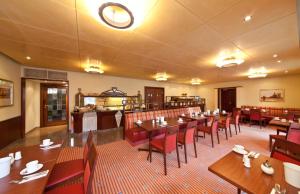 A restaurant or other place to eat at Hotel Boulevard