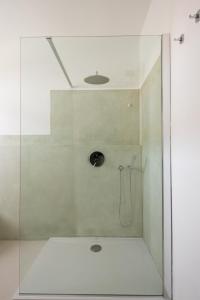 Ένα μπάνιο στο B&B Sa Cruxitta