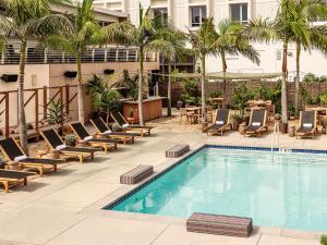 Bazén v ubytování Hotel June West LA, a Member of Design Hotels nebo v jeho okolí
