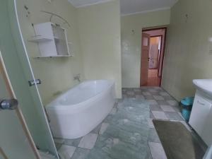 Bilik mandi di Apartament Berezka 667-108-706