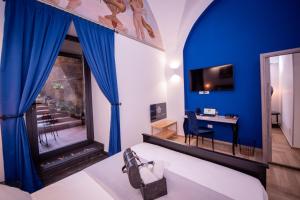 TV a/nebo společenská místnost v ubytování Giuseppe Verdi Luxury Apartments Catania Centro