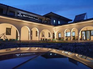 a building with a pool of water in front of it at Delta MAYANKA in Mineri