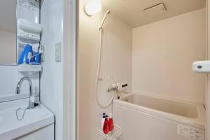 a bathroom with a bath tub and a sink at 松戸の快適ロフトベッド1DK 長期滞在にも Nomad松戸宿005 in Matsudo +23 photos