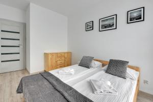 Кровать или кровати в номере Wave Apartments - Zajezdnia Wrzeszcz 2