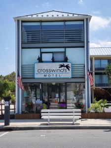 budynek z napisem "boczny wiatr" w obiekcie Crosswinds Motel w mieście Rehoboth Beach