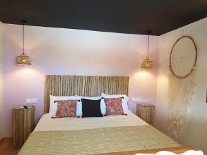 Voodi või voodid majutusasutuse Romantic Sweety Cottage with its Private Pool & Gorgeous View toas