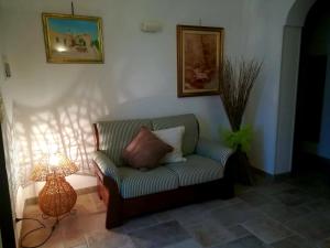 A seating area at Maison MilleOttocento
