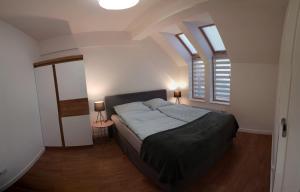 A bed or beds in a room at Róży Wiatrów 4