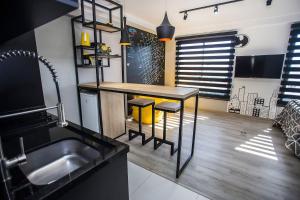 Kuchyň nebo kuchyňský kout v ubytování Studio Temático Bem Espaçoso - ALL1503