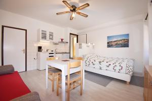 Kuchyňa alebo kuchynka v ubytovaní Studio Apartments SKORIC Opatija Volosko