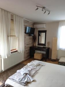 Ein Bett oder Betten in einem Zimmer der Unterkunft Guest House Juja
