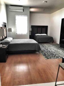 Gallery image of 10 Large suite for 4 people in Torreón