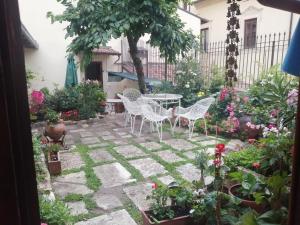 Ogród w obiekcie B&B BONE NOVELLE dimora storica palazzo zuzi
